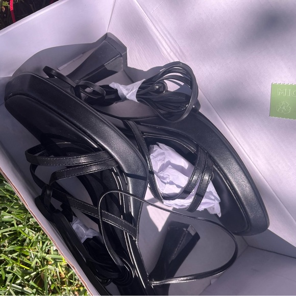 Sandals - Picture 7 of 7